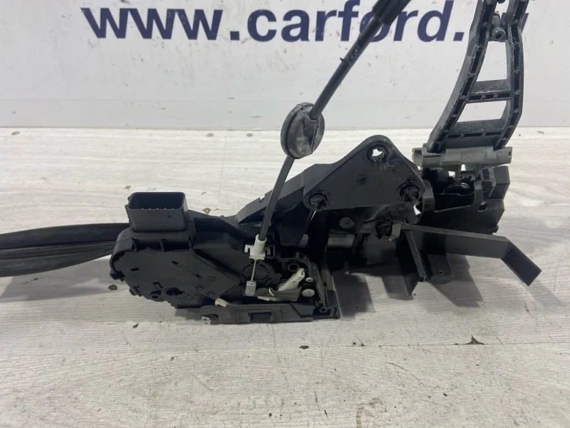 Замок двери передней правой Ford Focus 2 (04-08)