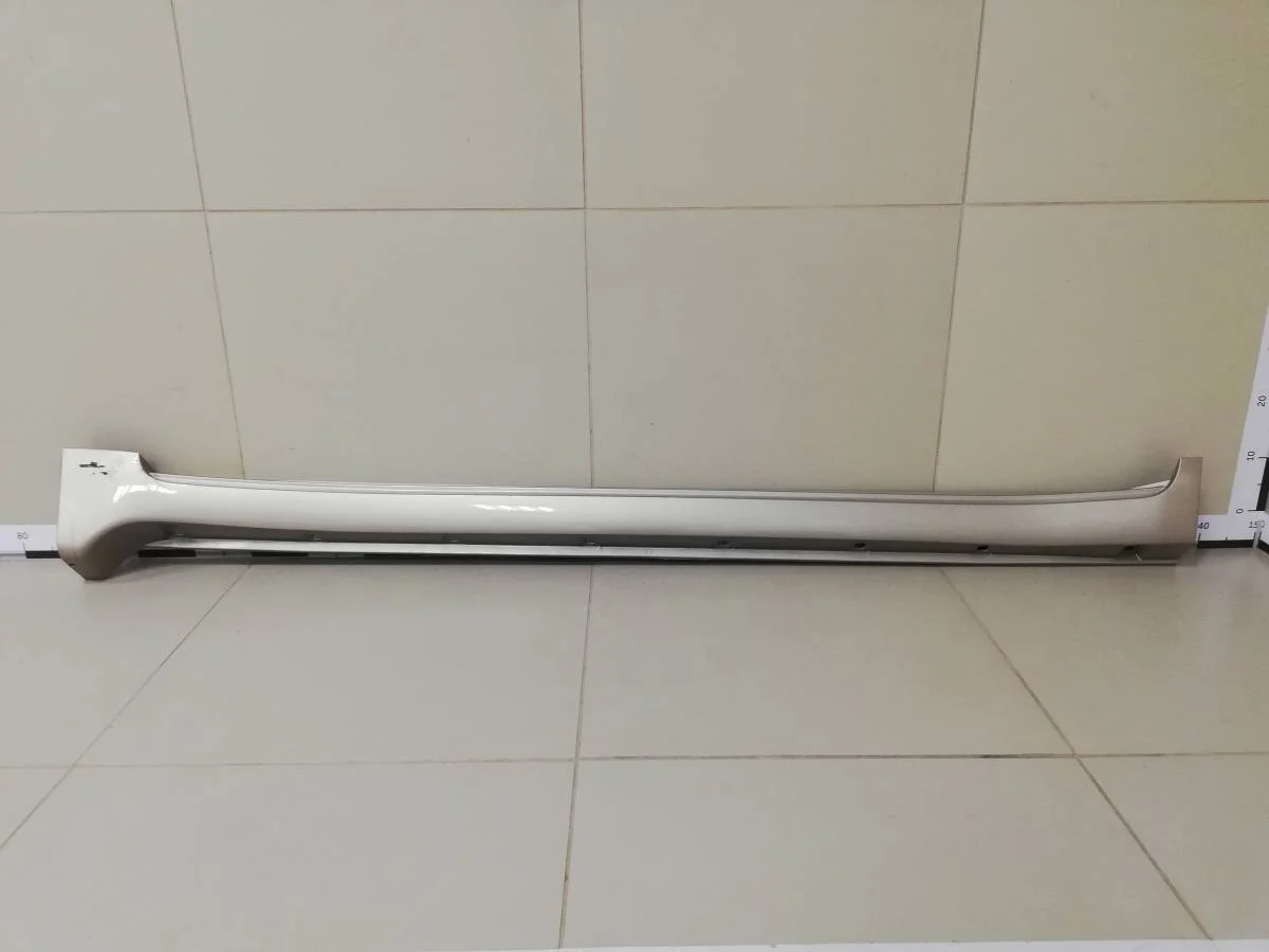 Накладка на порог наружная Toyota Land Cruiser J200 2007-2015