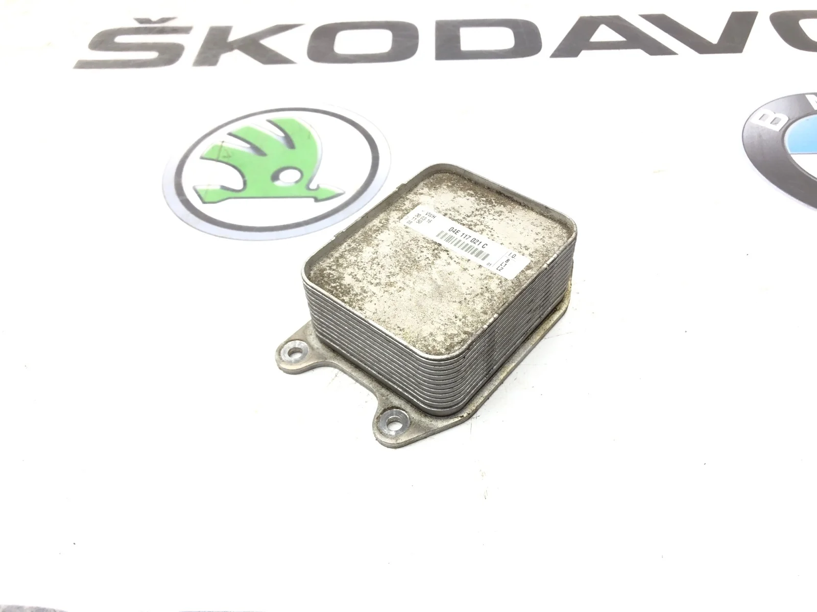 Теплообменник (масляный радиатор) Skoda Yeti 2016 04E117021C 5L 1.2 CYVB