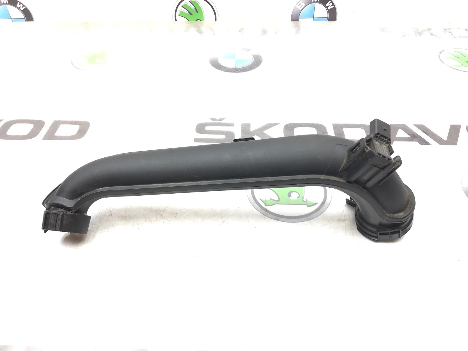 Патрубок интеркулера Skoda Yeti 2016 04E145673B 5L 1.2 CYVB