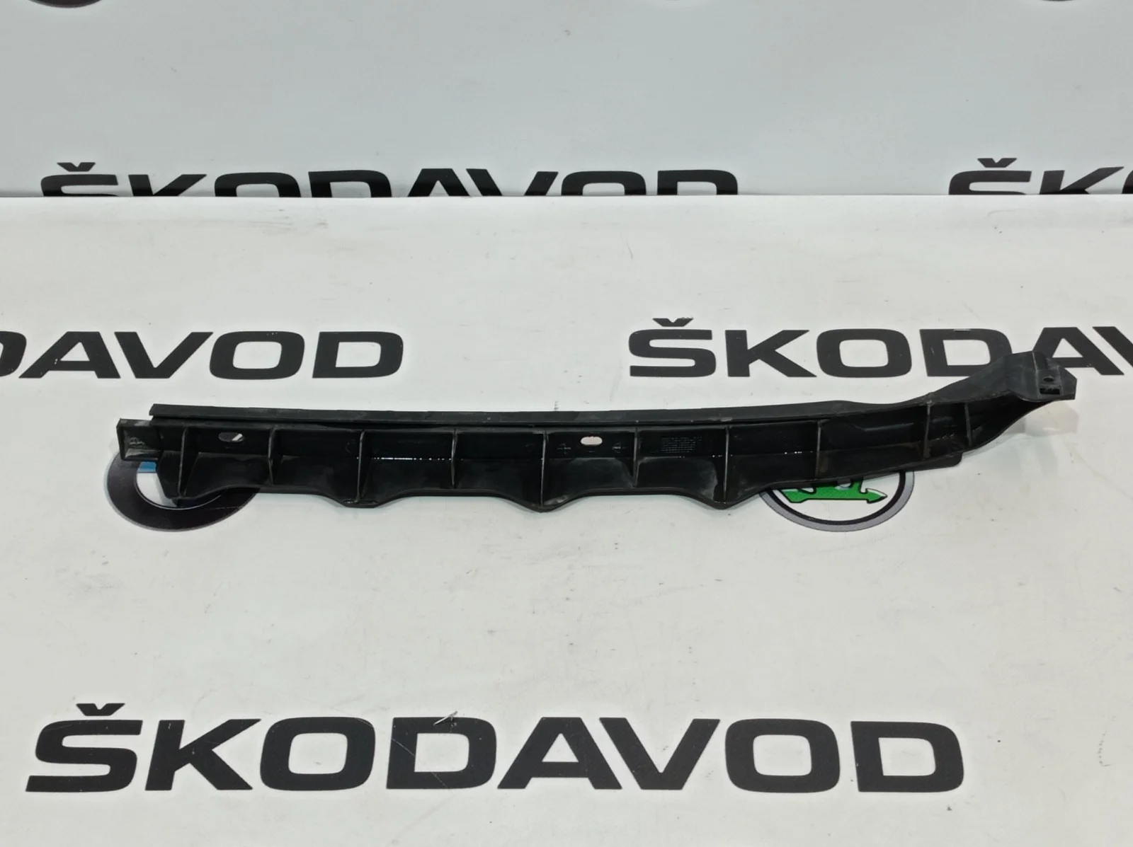 Направляющая бампера Skoda Octavia 1Z5807864 A5 (1Z), задняя правая