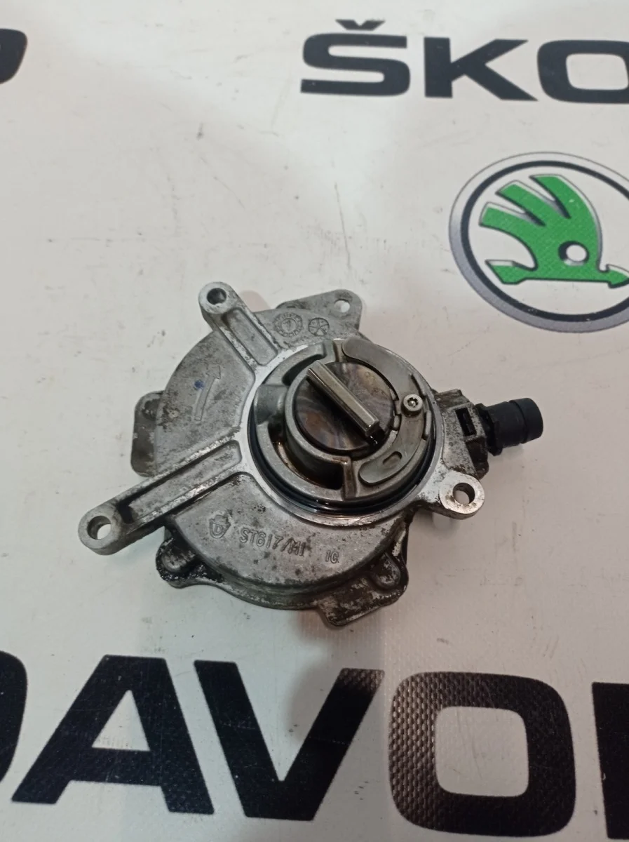 Насос вакуумный Skoda Octavia Rs 2007 06D145100F A5 (1Z) 2.0 BWA