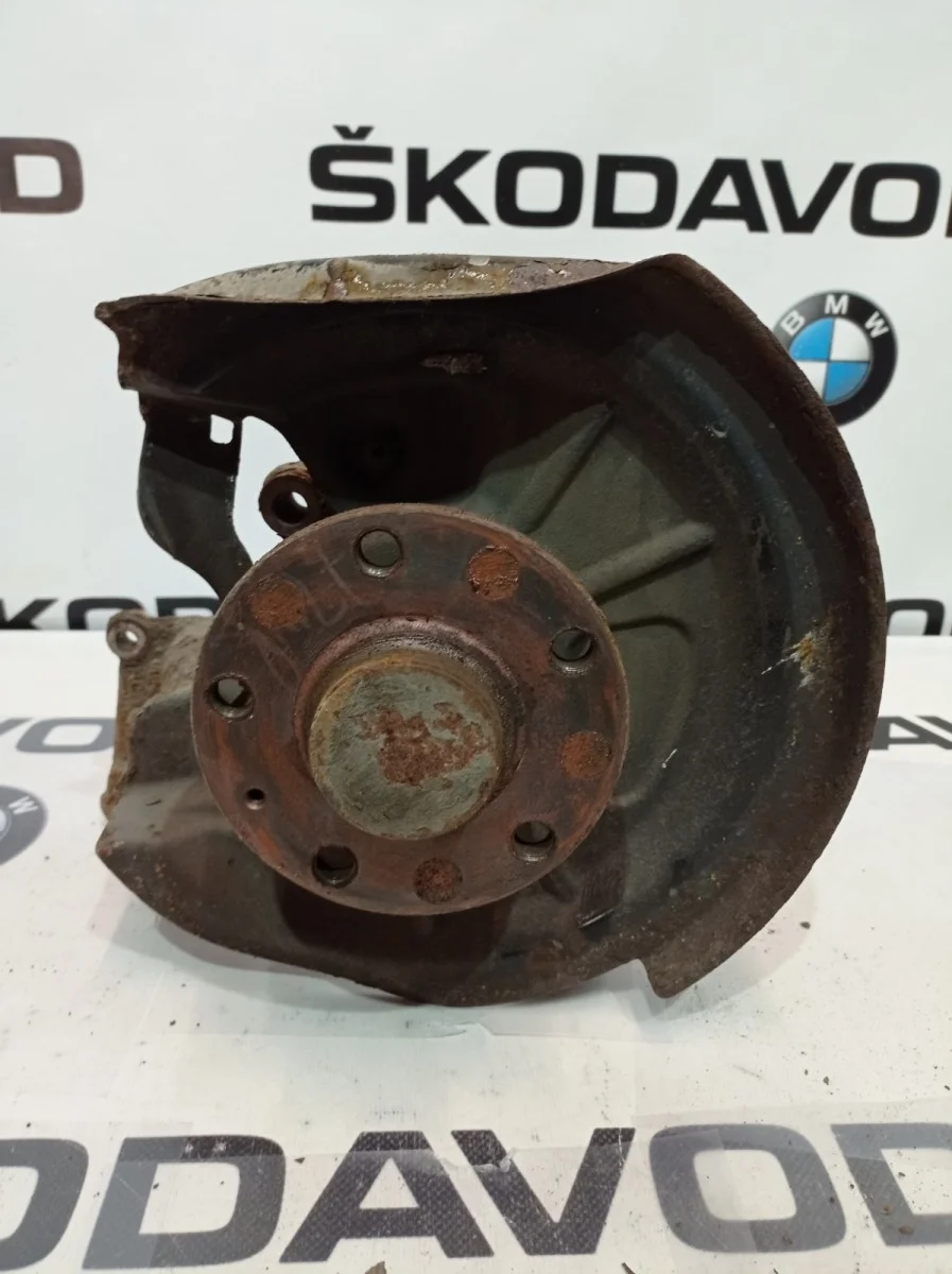 Кулак Skoda Octavia 2010 1K0505435AC A5 (1Z) 1.4 CAXA, задний левый