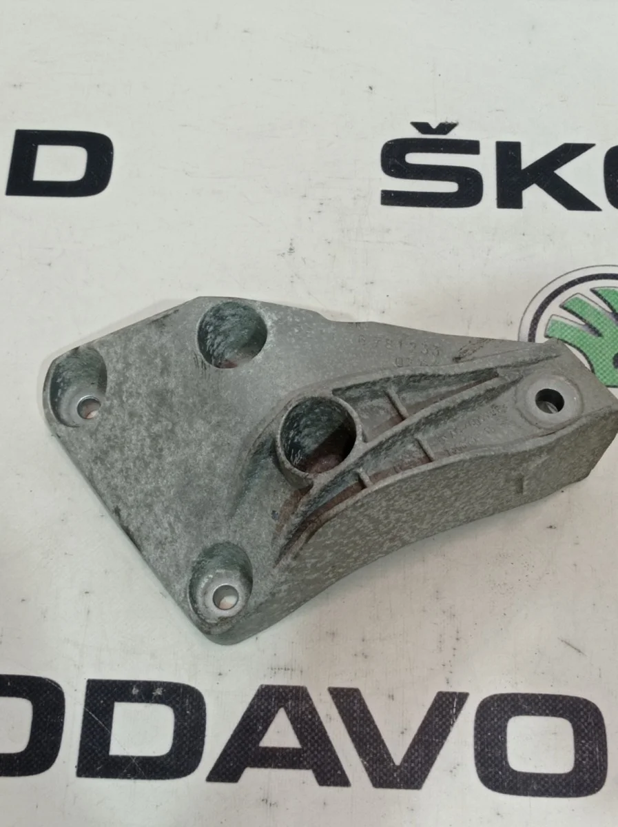 Кронштейн двигателя Bmw 5 Series 2011 22116781233 F10 N20B20A, левый