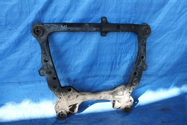 Б.у. балка под двс TOYOTA ALPHARD H10 TOYOTA ALPHARD H10