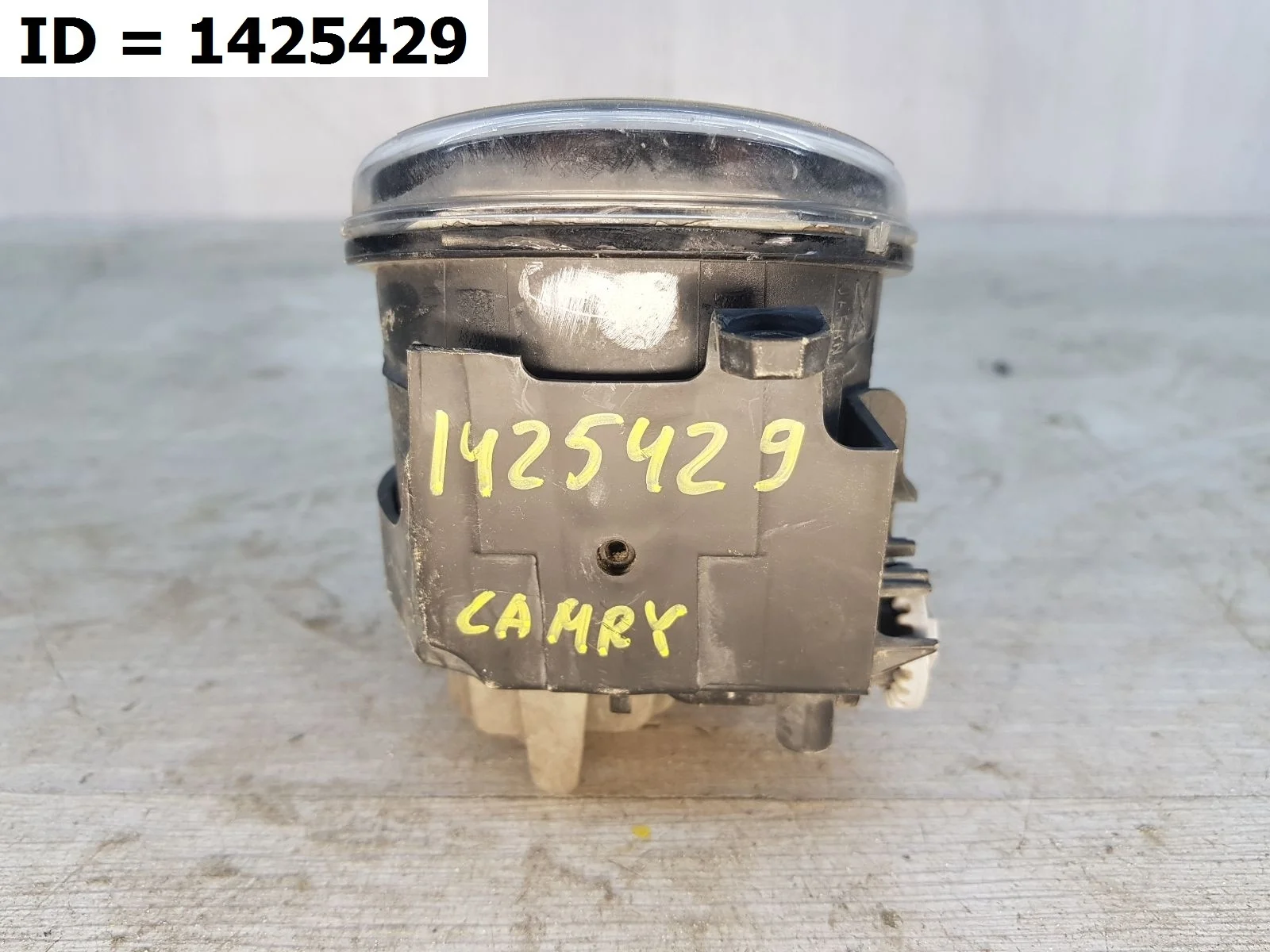 фара противотуманная передний левый Toyota CAMRY 9, XV70 ASV70 70 Передний Левый  8122048051  2017-2024 (контрактная запчасть)