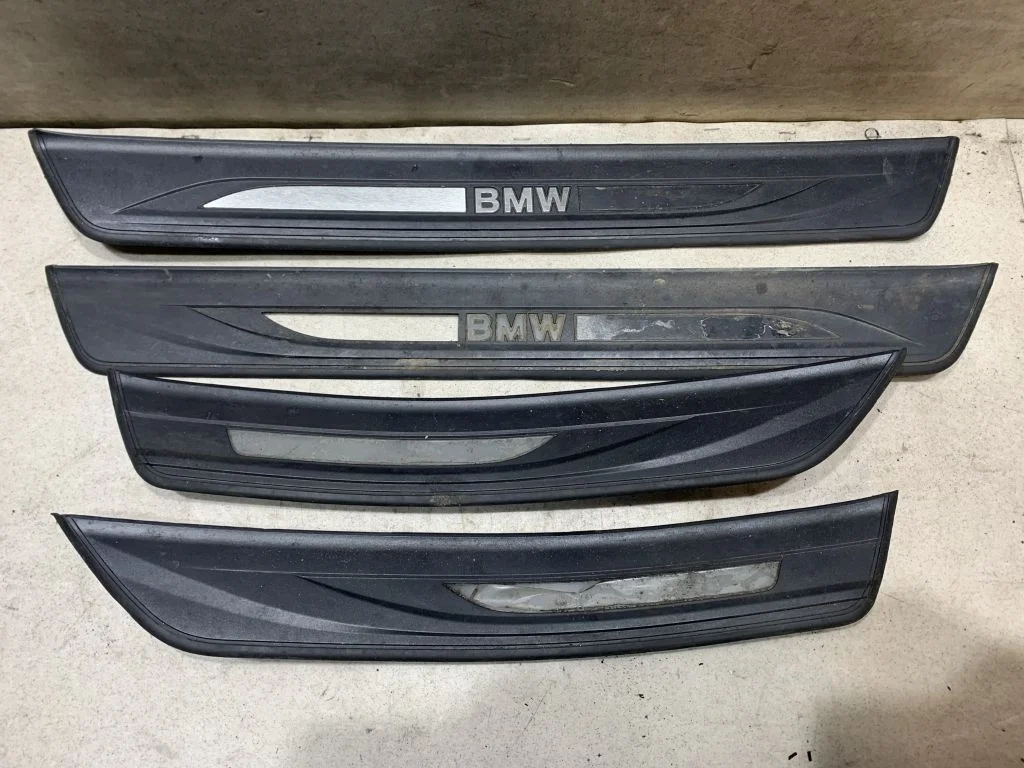 51477203610 Накладка порога (комплект)  BMW F10