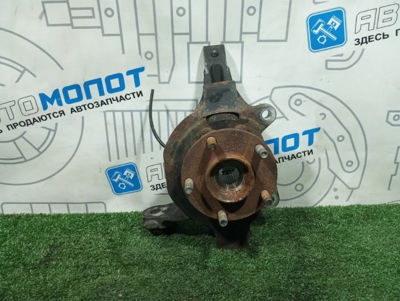 Кулак поворотный передний правый Nissan Teana J32