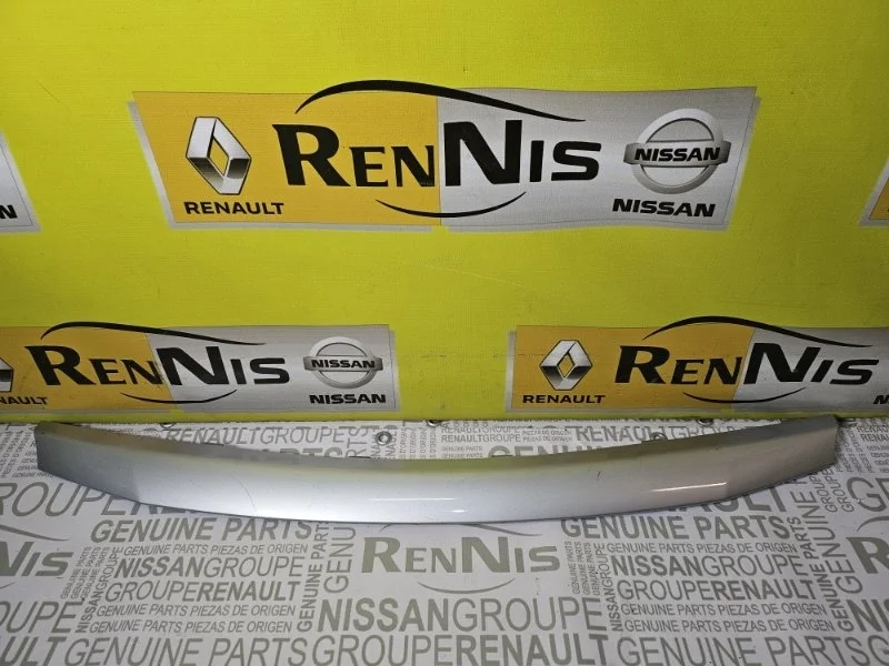 Накладка решетки радиатора Renault Sandero