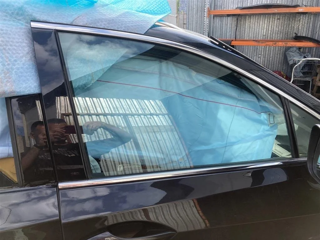 Стекло двери передней правой  Lexus RX 300 2019>