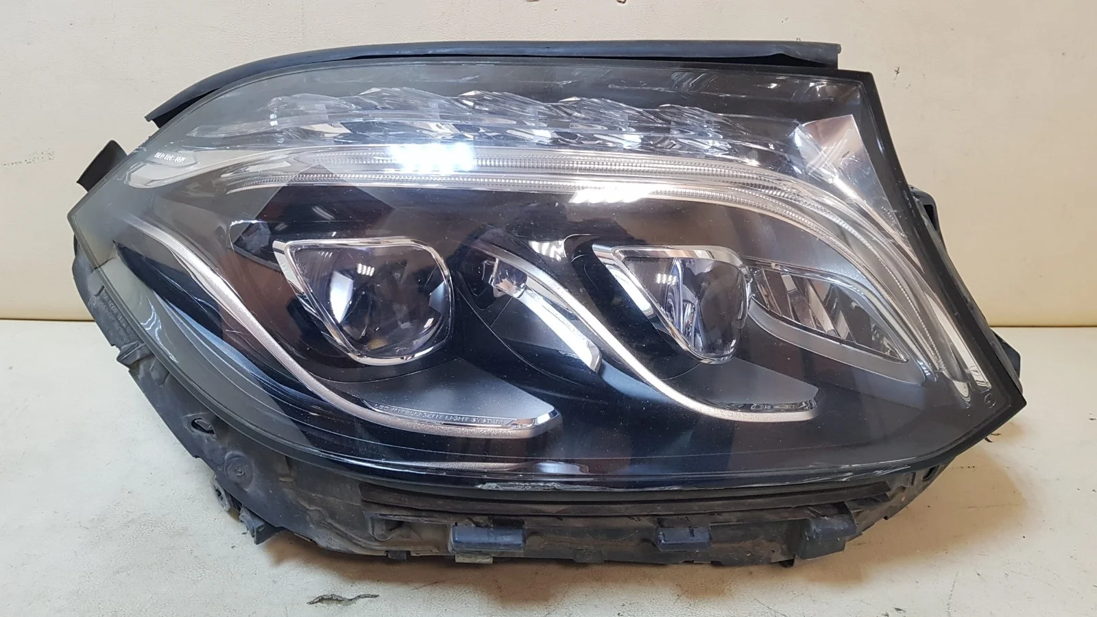 фара правая Mercedes Benz GLS CLASS 1, X166 166 166.824 Правый  a1669062803 2015-2019 (контрактная запчасть)