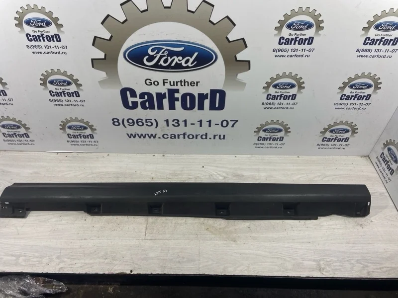 Накладка на порог (наружная) правая Ford Focus 3