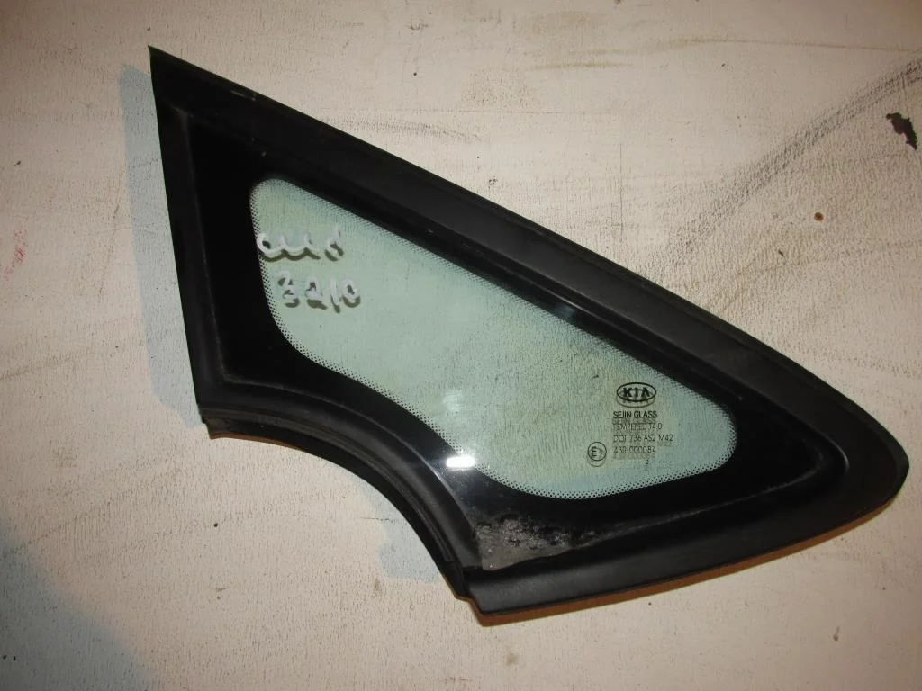 стекло кузовное глухое Kia Ceed  JD II 2 2012 - 2018