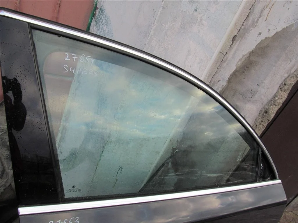 стекло двери Skoda Superb II 2 2008-2015