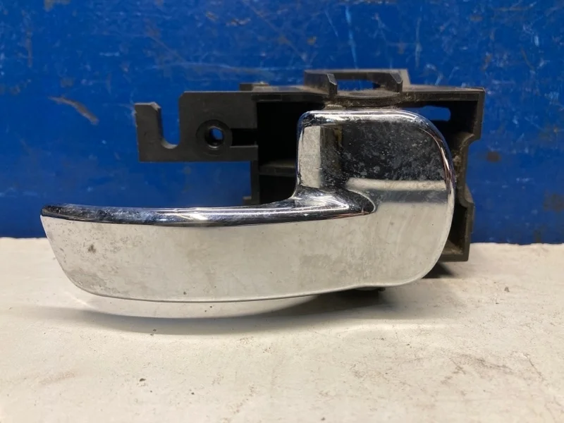 Ручка двери внутренняя Nissan Navara D40 2005-2014 80670EB32B, правая