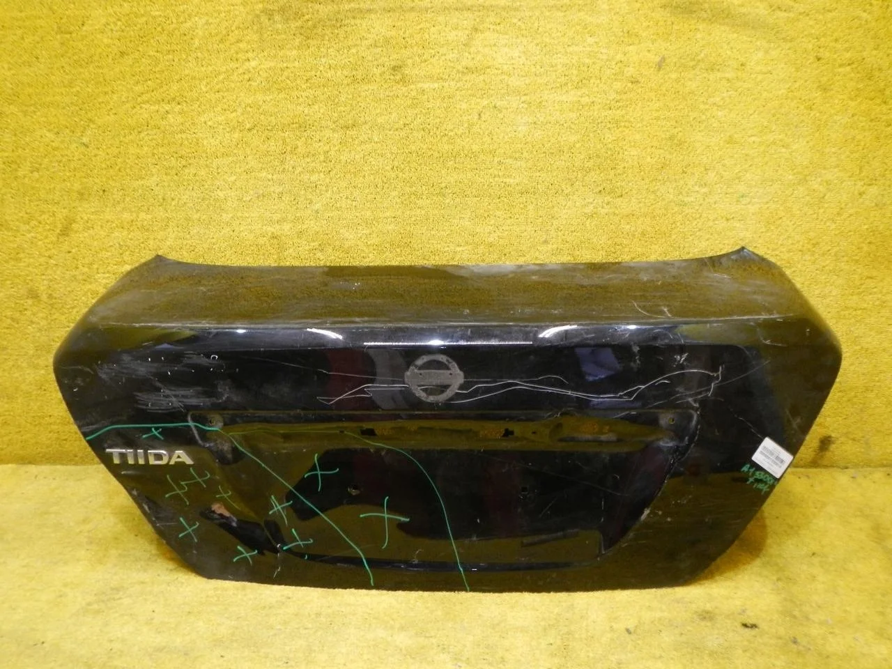 Крышка багажника    седан Nissan Tiida C11 (2010-2013)