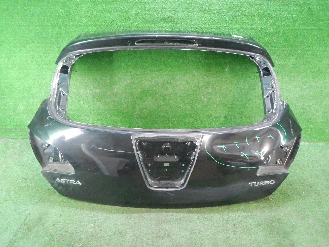 Крышка багажника     хэтчбек Opel Astra J (2009-2012)
