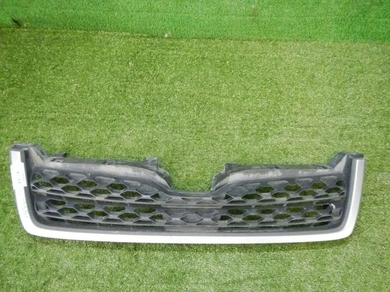Решетка радиатора нижняя часть Subaru Forester Sj (2012-2015)