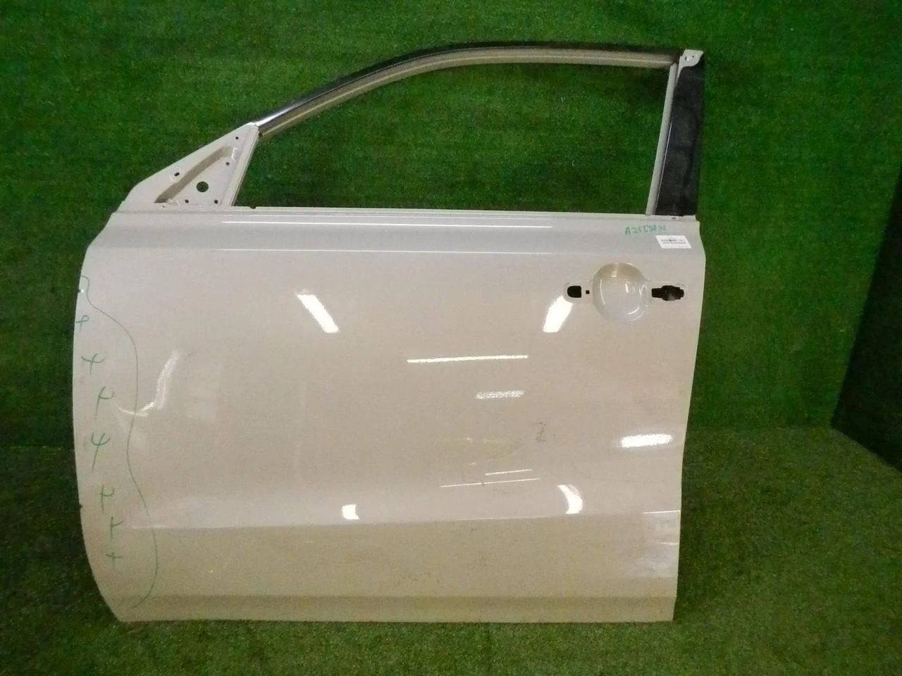 Дверь передняя левая Suzuki Vitara 2 (2014-2019)