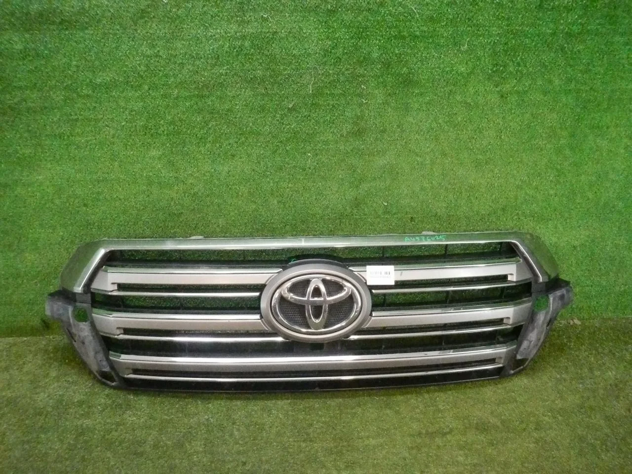 Решетка радиатора Toyota Land Cruiser 200 (2015-2021)
