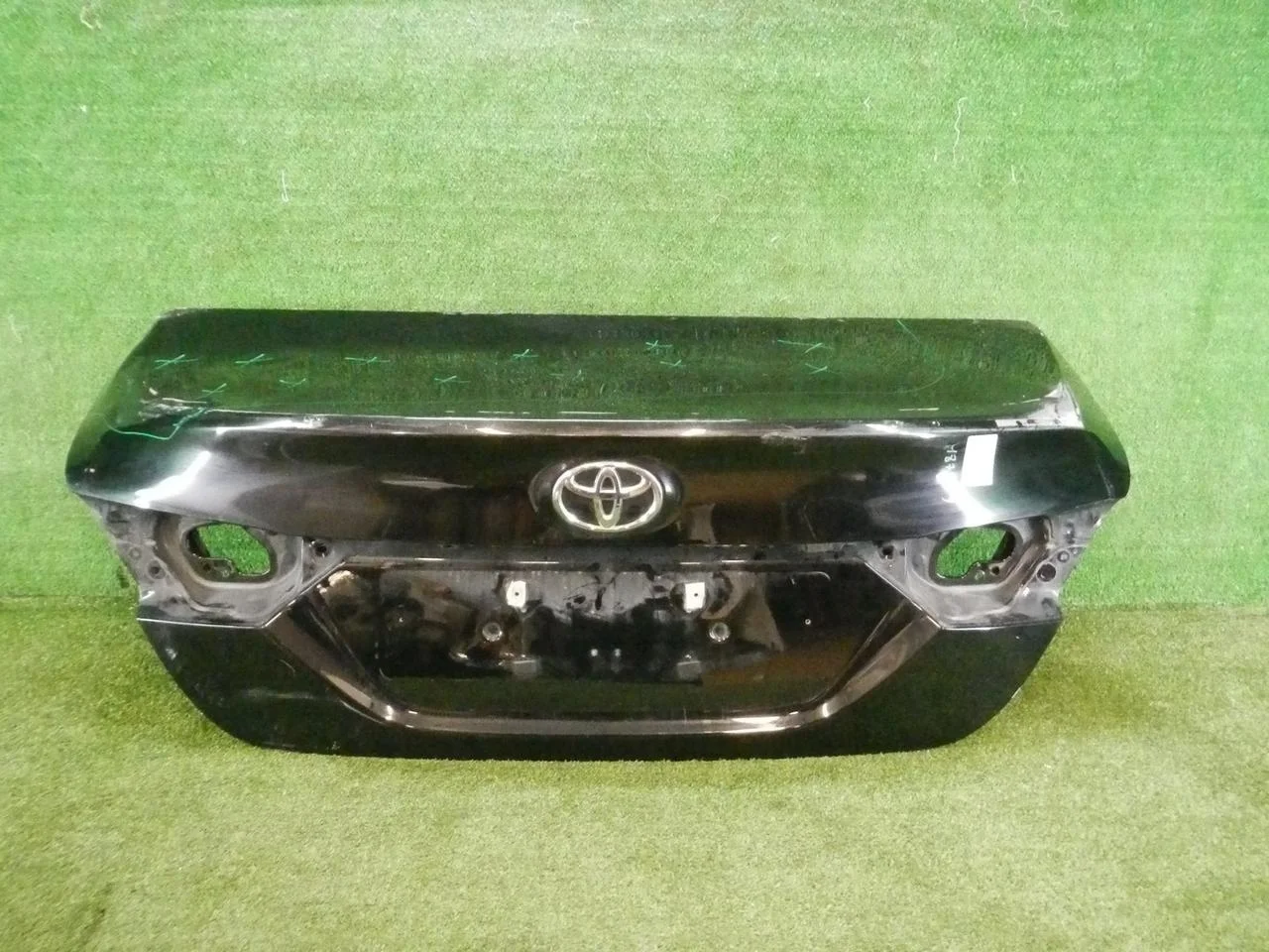 Крышка багажника Toyota Camry 8 Xv70 (2018-2021)