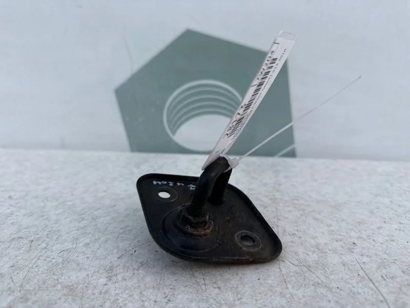 Замок капота верхняя часть Mercedes-benz 2010 W204