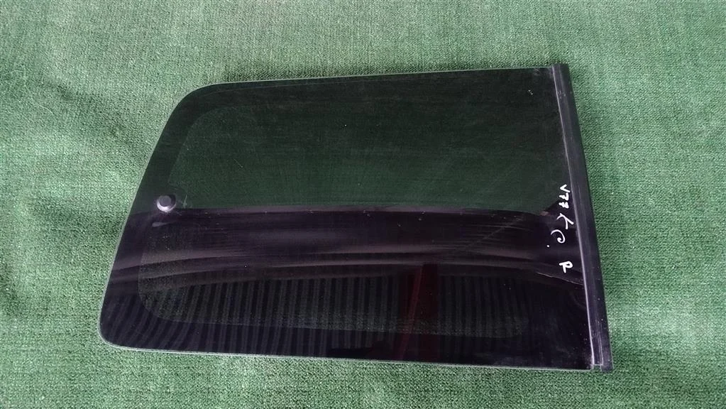 Б.у. стекло багажника MITSUBISHI PAJERO V77W