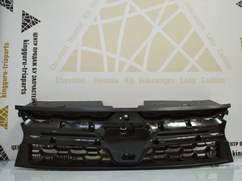 Решетка радиатора Renault Duster 2015-2021 HSA/M Рестайлинг