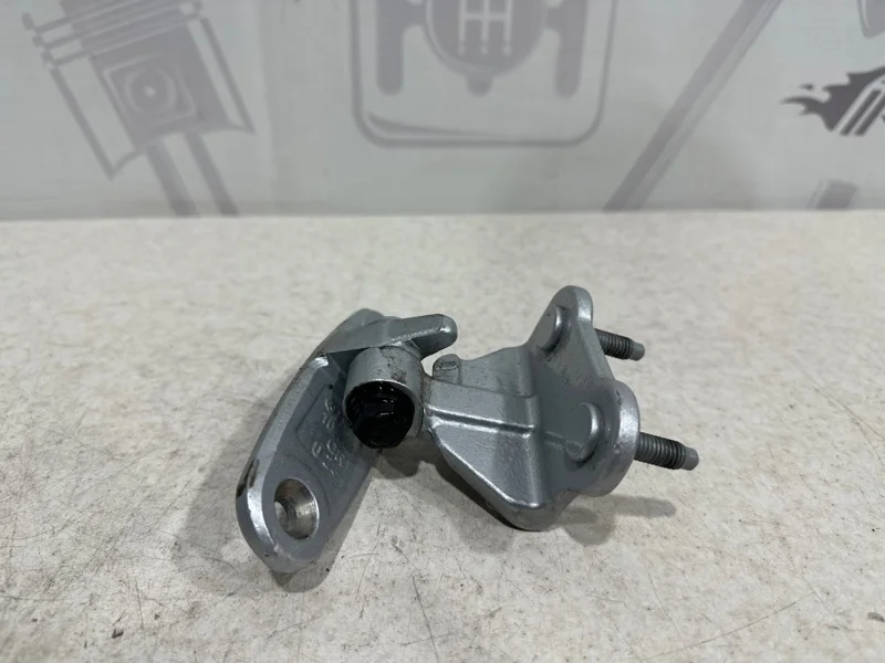 Петля задней правой двери верхняя Mercedes-benz 2010 W204