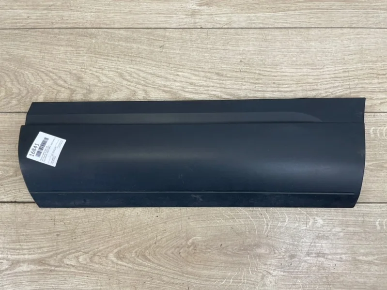 Молдинг двери VW Touareg 2 2010-2018 7P