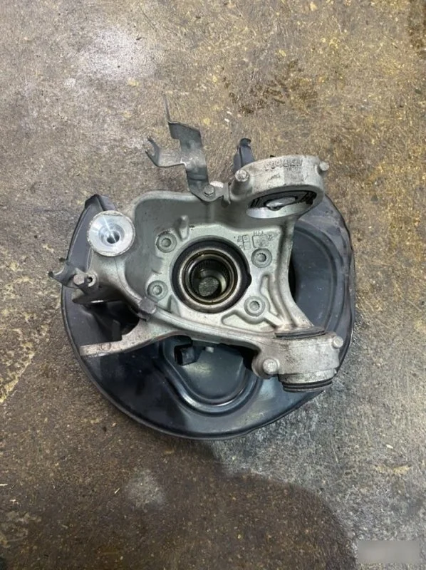 Поворотный кулак Audi A8 2010-2014 D4