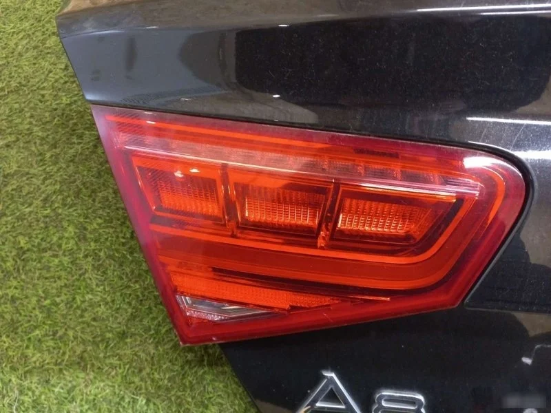 Фонарь в крышку багажника Audi A8 2010-2014 D4