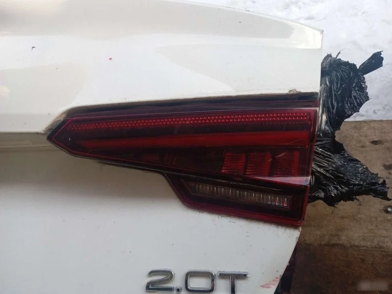 Фонарь внутренний Audi A4 2015-2020 B9