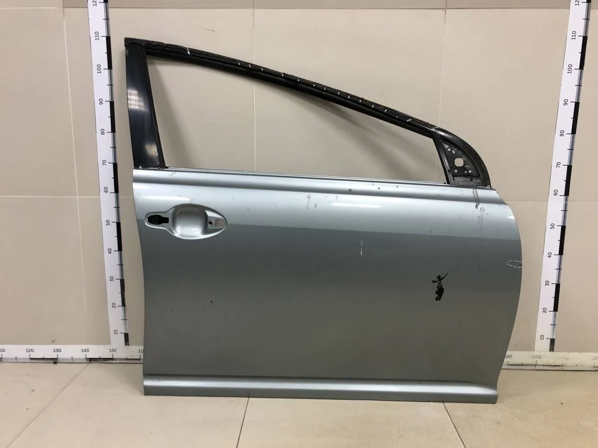 Дверь передняя правая Toyota Avensis T250 2003-2009