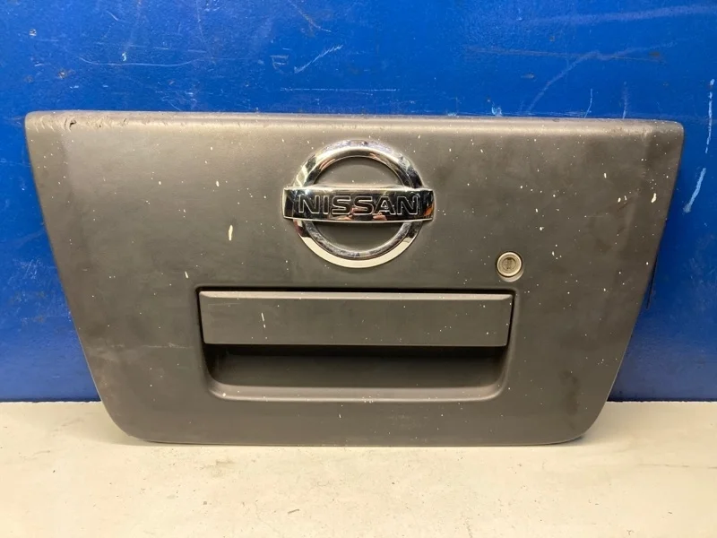 Накладка крышки багажника Nissan Navara D40 2005-2014 90606EA810