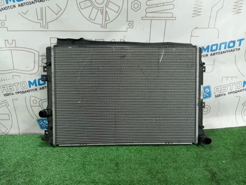 Радиатор охлаждения двигателя Volkswagen Tiguan