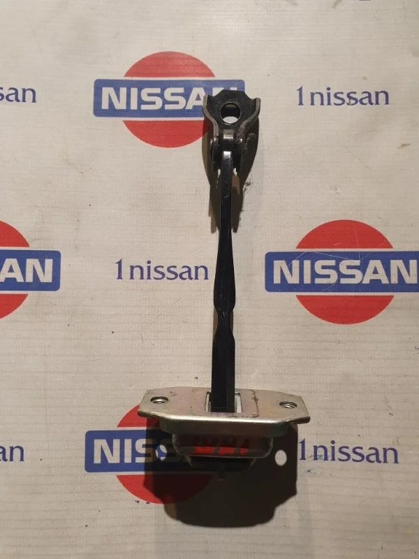Ограничитель двери Nissan Qashqai 2017 824304EA0A J11 K9K, задний правый