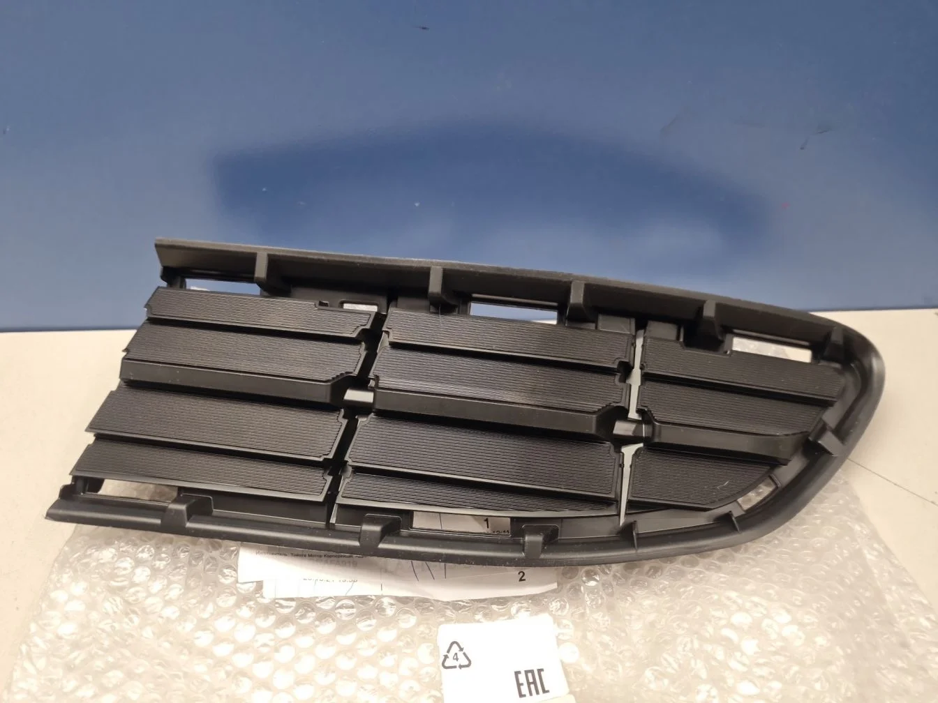 Решётка в бампер правая для Toyota RAV 4 2013-2019