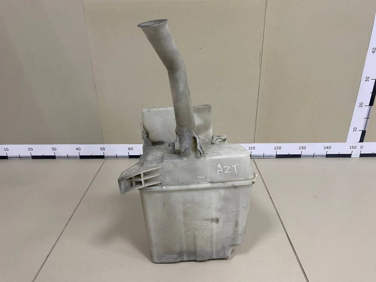 Бачок омывателя Toyota Avensis T250 2003-2009