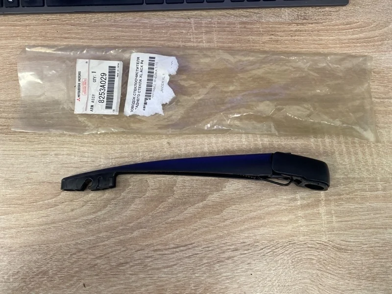 Поводок дворника MITSUBISHI OUTLANDER 3 2012 2013 2014 2015 2016 2017 2018 2019 2020 2021 2022 2023 GF3W