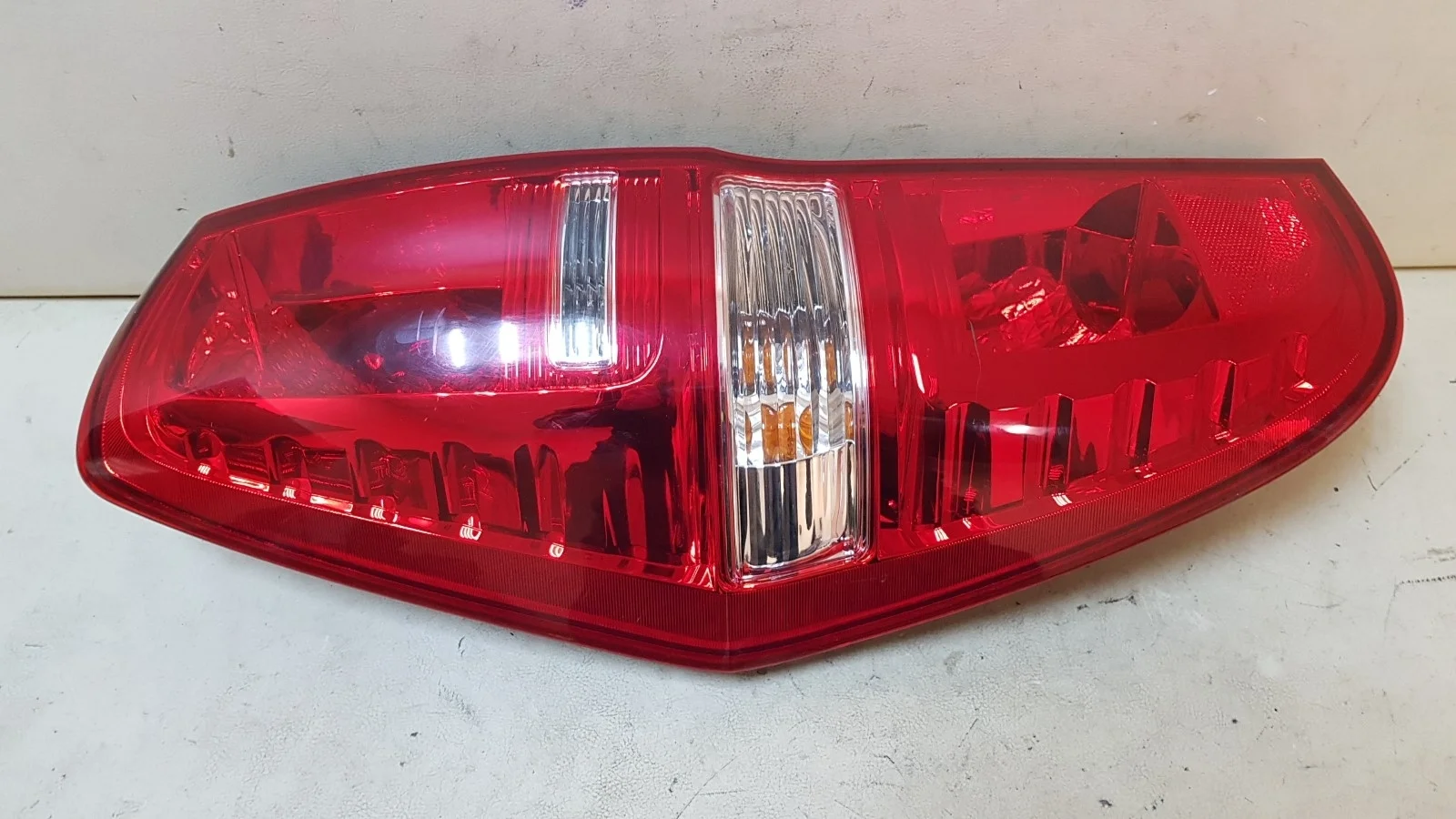 фонарь задний левый HYUNDAI H 1 2, TQ Левый  924014h020 2007-2022 (контрактная запчасть)