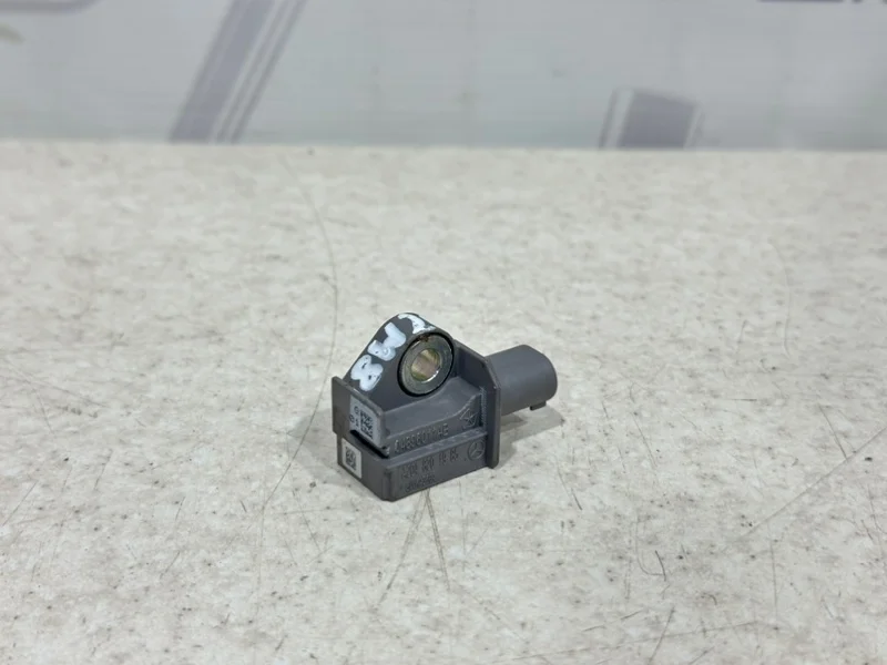 Датчик удара Mercedes-benz 2008 W204