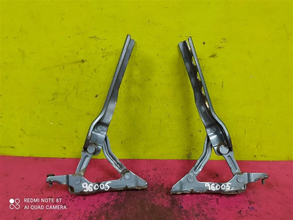 Петли капота Skoda Octavia 2 1Z0823301C 1Z0823302C