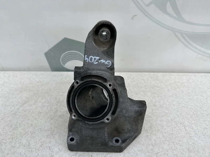 Кронштейн двигателя левый Mercedes-benz 2007 W204