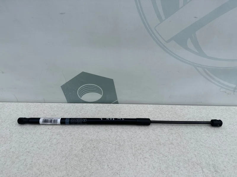 Амортизатор капота левый Mercedes-benz 2010 W204