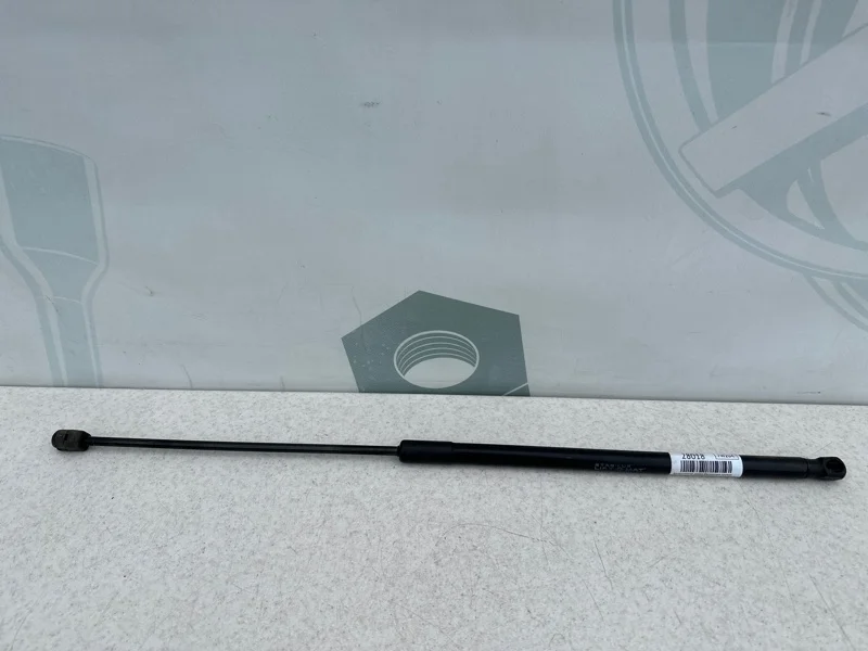 Амортизатор капота правый Mercedes-benz 2010 W204