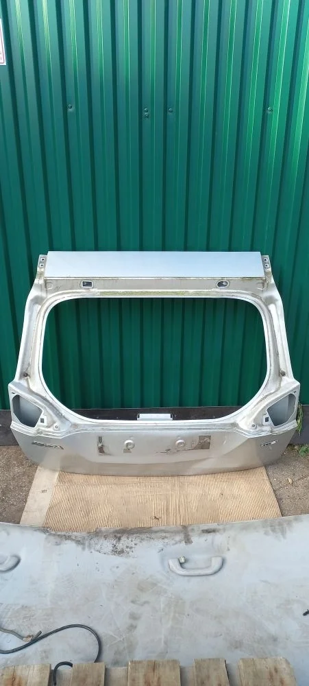 Дверь багажника Ford Kuga I (2008—2012) 2009 Moondust Silver (met)