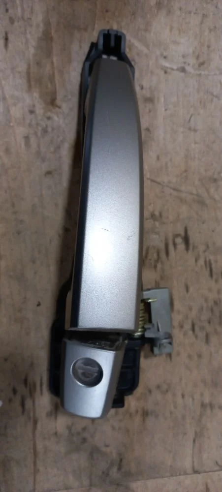 Ручка двери передней наружная правая Chevrolet Captiva I рестайлинг (2011—2013) 2012 Серебристый металлик