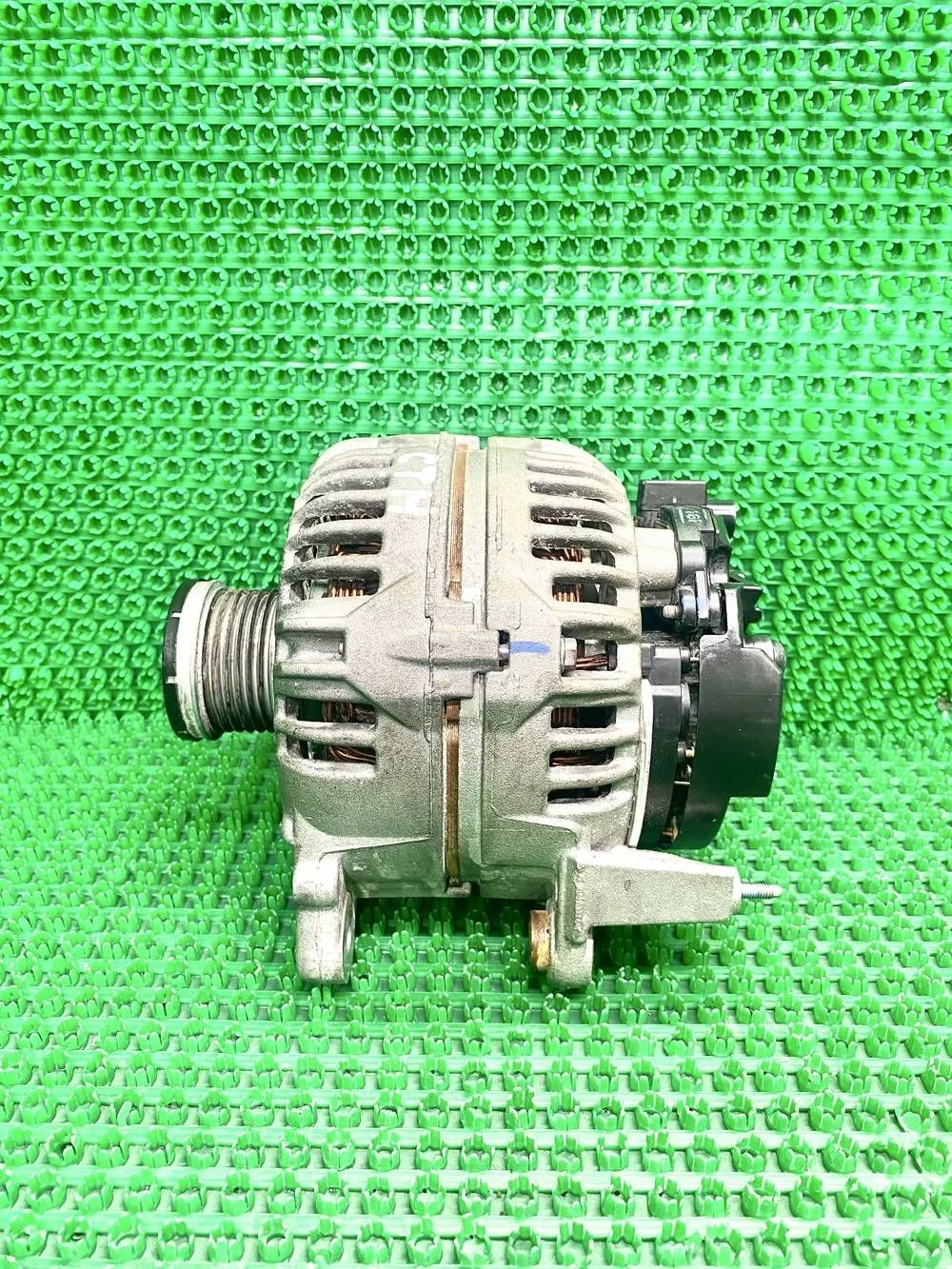 Генератор VW для двигателя CTH / CAX Passat B7 (2010—2015) В наличии