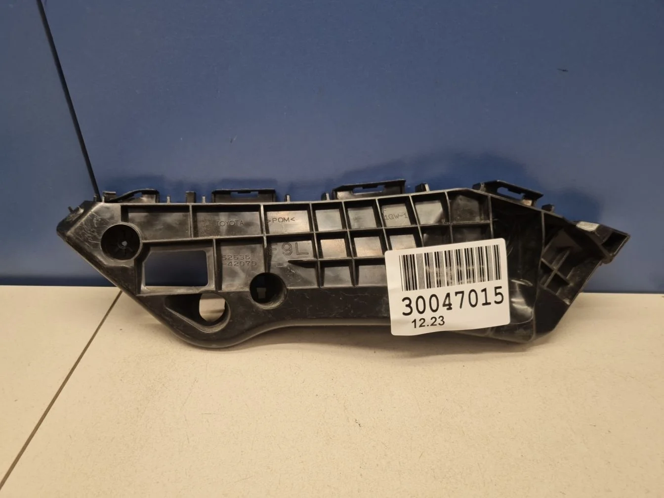 Кронштейн бампера переднего левый для Toyota RAV 4 2013-2019